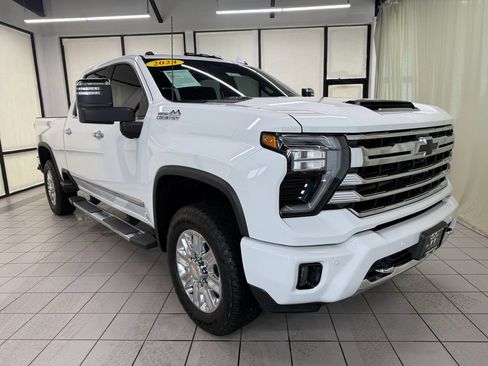 Certified 2024 Chevrolet Silverado 2500 High Country AWD/4WD image 2