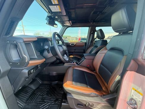 Used 2024 Ford Bronco Outer Banks image 11