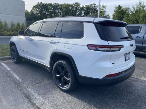 Used 2022 Jeep Grand Cherokee L Laredo RWD image 6