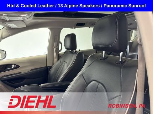 Used 2023 Chrysler Pacifica Limited FWD image 24
