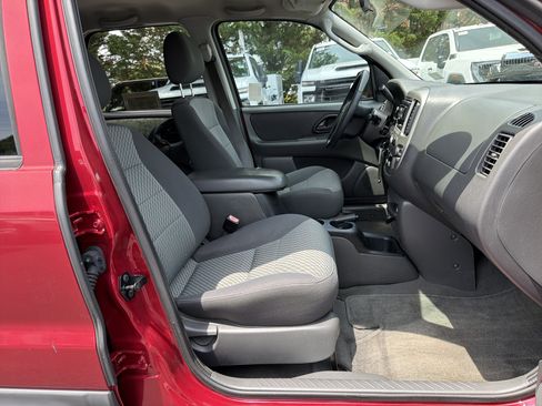 Used 2004 Ford Escape XLT AWD/4WD image 32