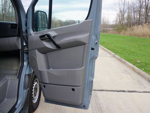 Used 2016 Mercedes-Benz Sprinter 2500 image 20