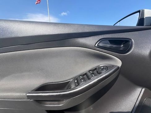 Used 2012 Ford Focus SE FWD image 11