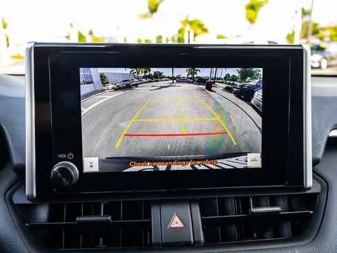 Used 2024 Toyota RAV4 XLE FWD image 31