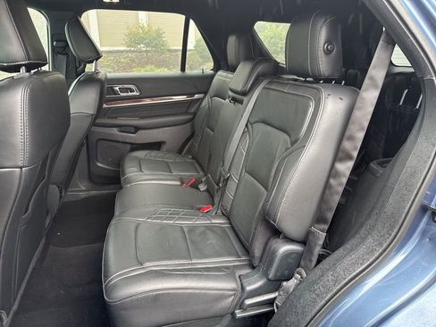 Used 2019 Ford Explorer Platinum image 15