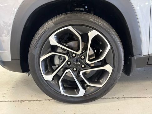 Used 2025 Chevrolet Trax RS w/ Sunroof Package FWD image 9