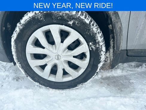 Used 2017 Nissan Rogue S image 16