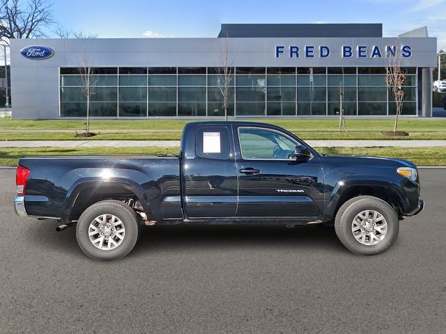 Used 2016 Toyota Tacoma SR5 w/ SR5 Appearance Package (DM) AWD/4WD image 7