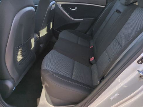 Used 2017 Hyundai Elantra GT image 17