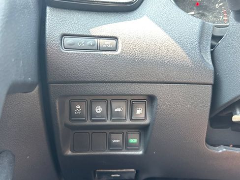 Used 2020 Nissan Rogue SV FWD image 17
