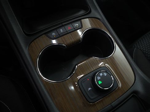 Used 2023 GMC Acadia SLE image 22