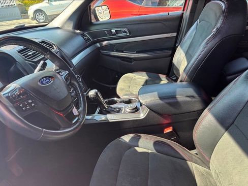 Used 2019 Ford Explorer XLT w/ Equipment Group 202A image 10