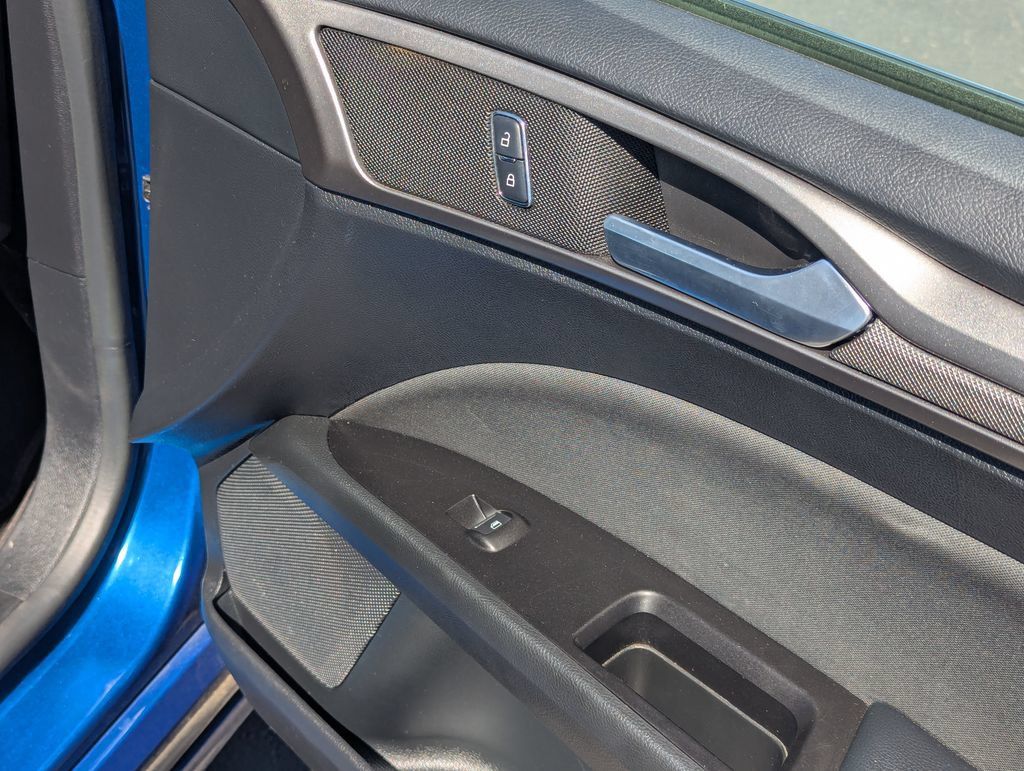 Used 2017 Ford Fusion SE w/ Fusion SE Technology Package FWD image 30