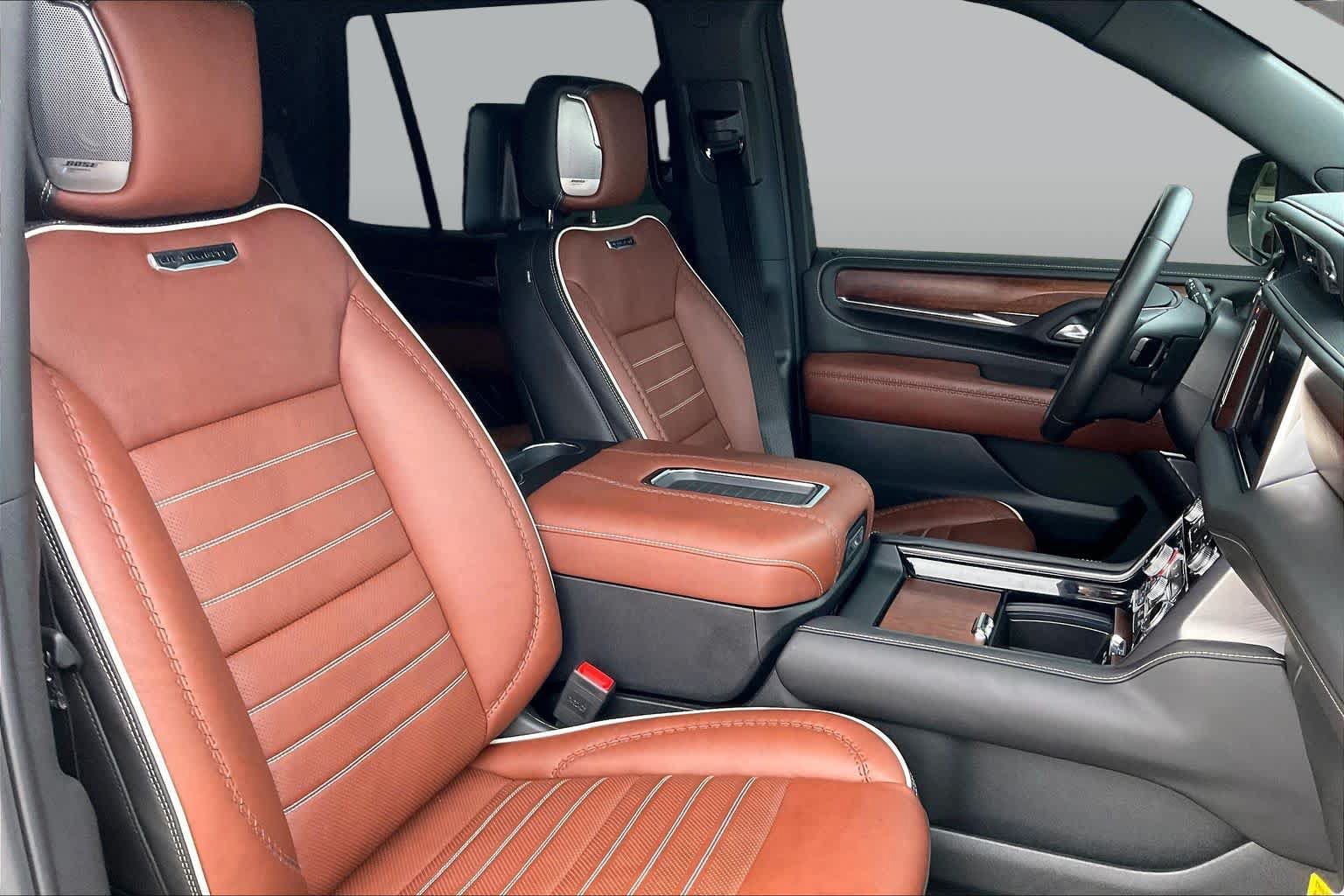 Used 2024 GMC Yukon Denali Ultimate AWD/4WD image 9