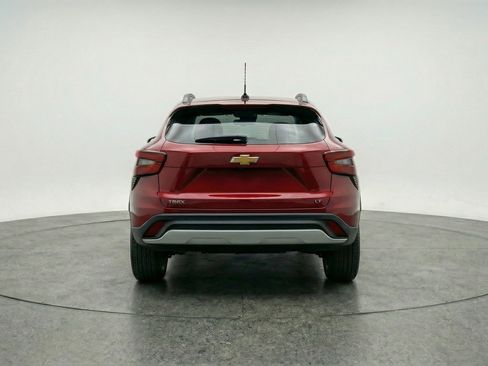 Used 2025 Chevrolet Trax LT FWD image 7