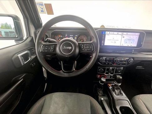 Used 2024 Jeep Wrangler Unlimited Rubicon AWD/4WD image 4