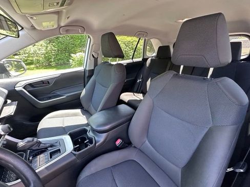 Used 2023 Toyota RAV4 LE AWD/4WD image 12