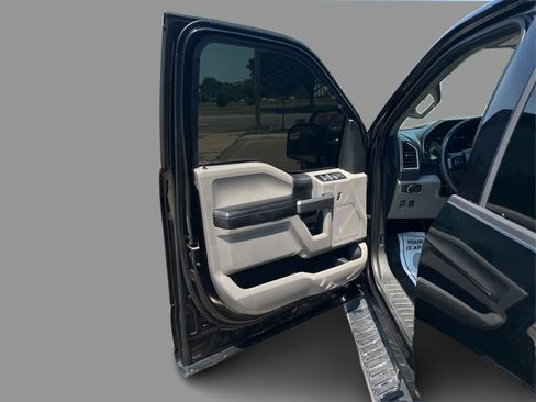 Used 2017 Ford F150 XLT w/ Equipment Group 301A Mid AWD/4WD image 22