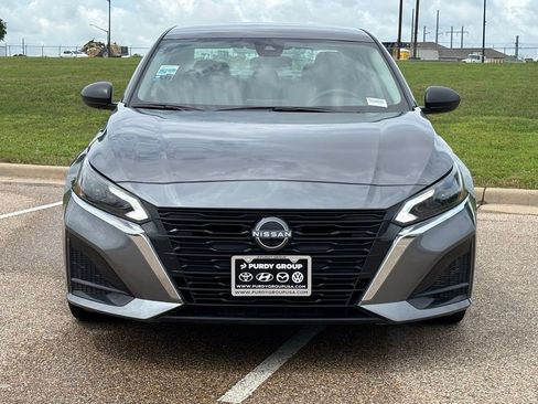 Used 2025 Nissan Altima 2.5 SV FWD image 3
