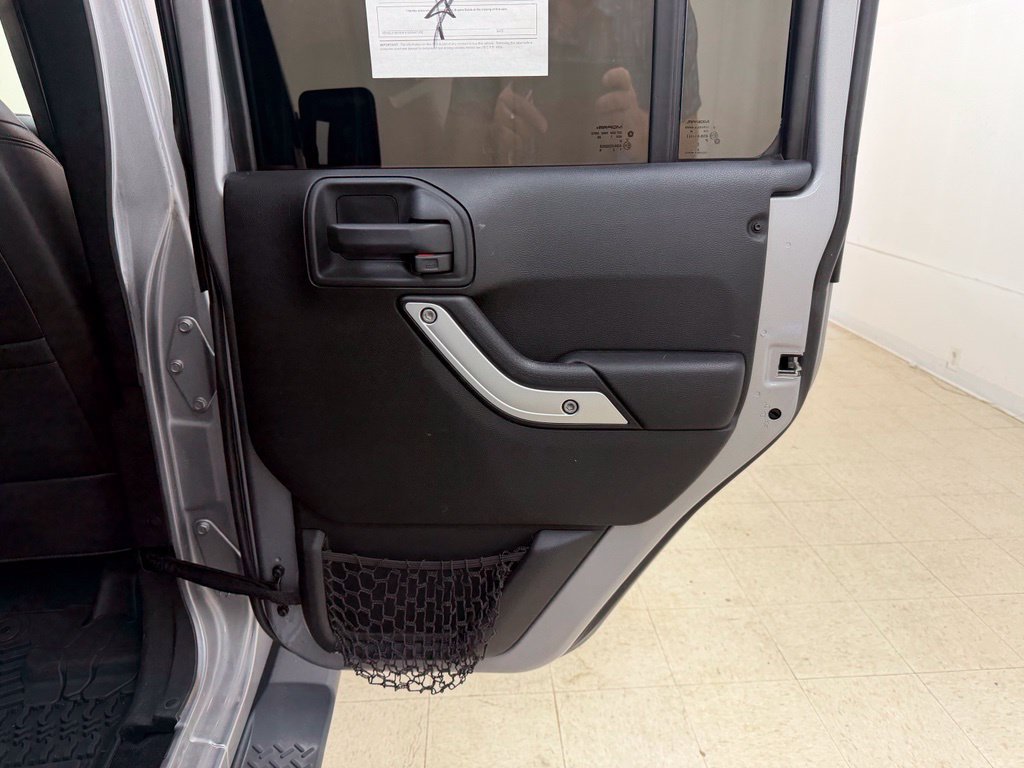 Used 2018 Jeep Wrangler Unlimited Sahara AWD/4WD image 13