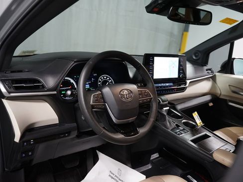Certified 2023 Toyota Sienna Limited image 11