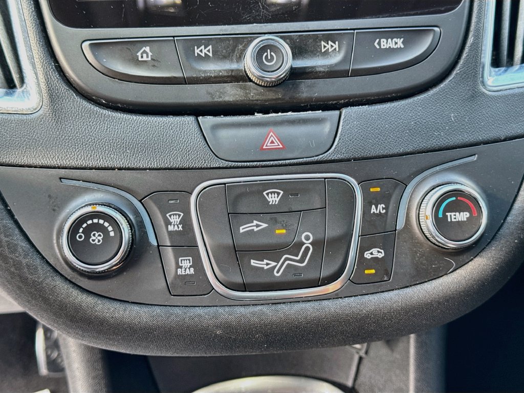 Used 2017 Chevrolet Malibu LT FWD image 16