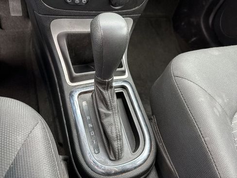 Used 2010 Chevrolet HHR LS image 11