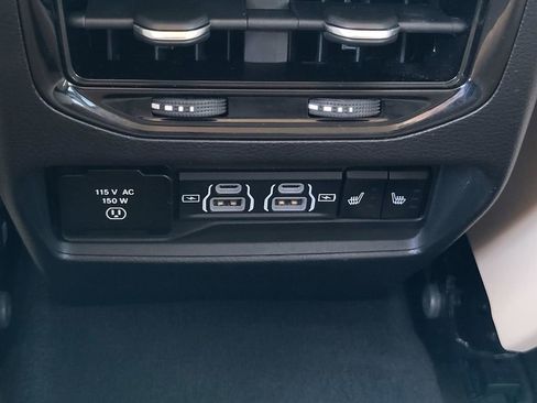 Used 2022 Jeep Grand Cherokee Limited image 31