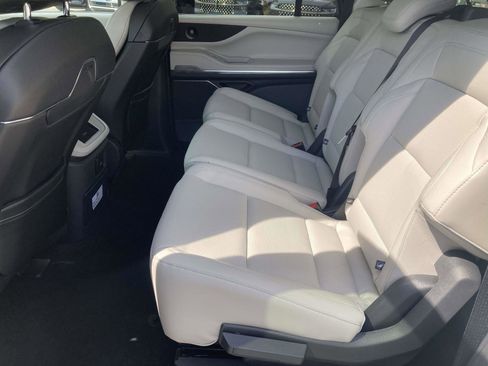 New 2026 Lincoln Navigator L Premier AWD/4WD image 24