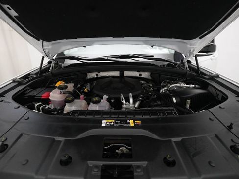 Used 2023 Jeep Grand Cherokee 4WD 4xe image 2