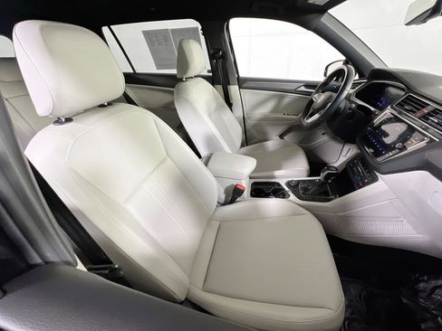 Used 2022 Volkswagen Tiguan SE R-Line image 27