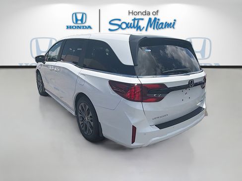 New 2026 Honda Odyssey Touring image 5