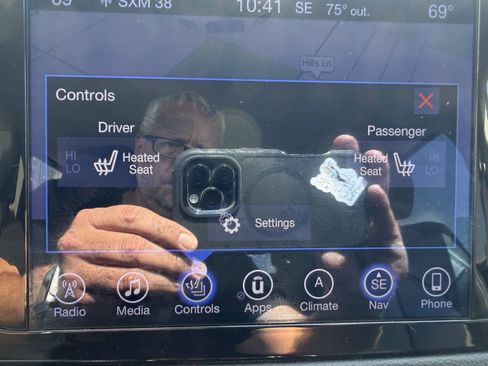 Used 2017 Chrysler Pacifica Touring-L w/ Tire & Wheel Group FWD image 20