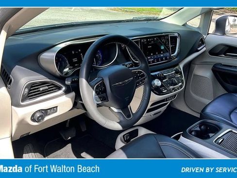 Used 2023 Chrysler Pacifica Touring-L FWD image 14