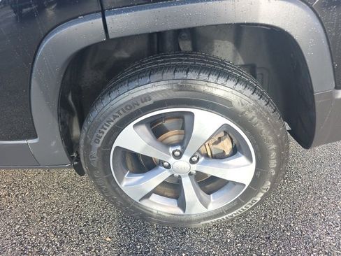 Used 2020 Jeep Cherokee Limited image 7