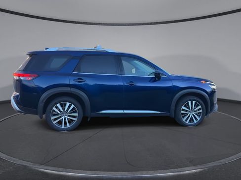 Used 2022 Nissan Pathfinder Platinum w/ Cargo Package AWD/4WD image 9