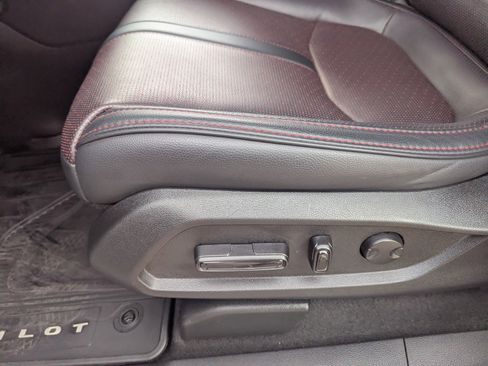 Used 2025 Honda Pilot Black Edition image 31