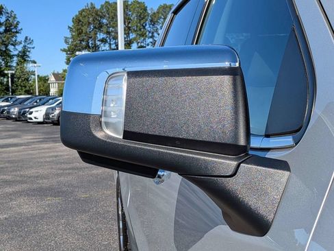Used 2022 Chevrolet Silverado 1500 LTZ AWD/4WD image 15