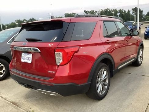 Used 2023 Ford Explorer XLT w/ Equipment Group 202A AWD/4WD image 10