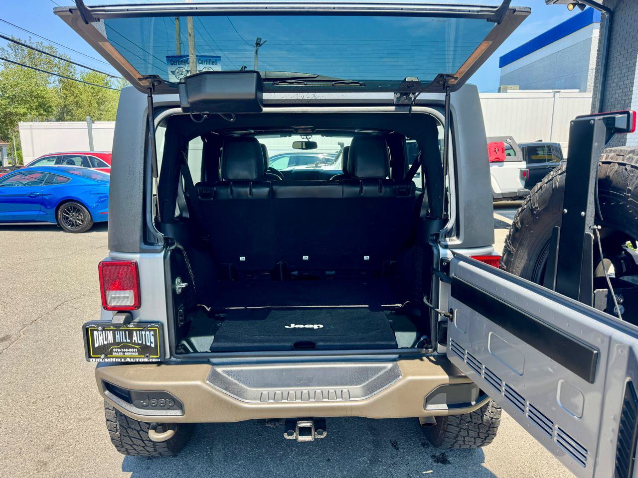 Used 2016 Jeep Wrangler Unlimited Sahara AWD/4WD image 5