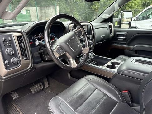 Used 2018 GMC Sierra 2500 Denali w/ Duramax Plus Package AWD/4WD image 12