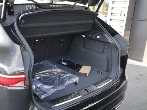 New 2026 Jaguar F-PACE R-Dynamic S image 12