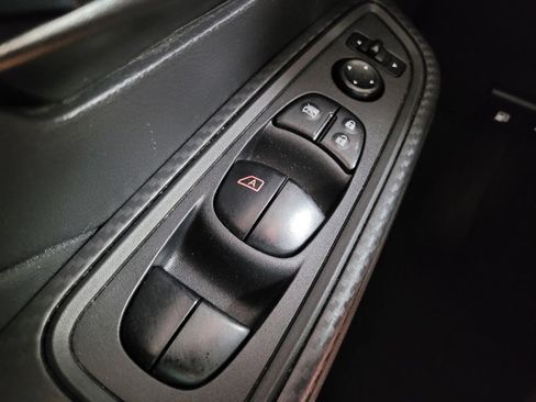 Used 2021 Nissan Versa S FWD image 27