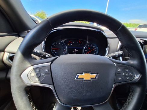 Used 2023 Chevrolet Traverse LT FWD image 13