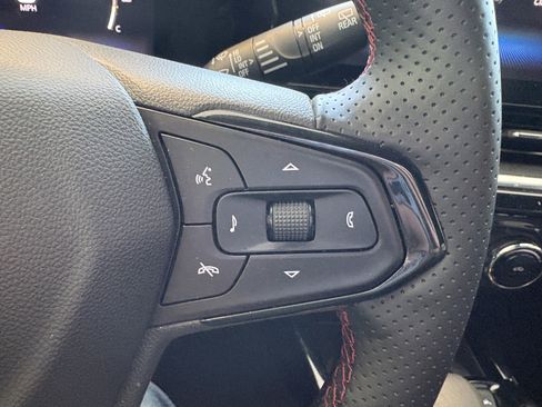 Used 2025 Chevrolet Trax RS w/ Sunroof Package image 12