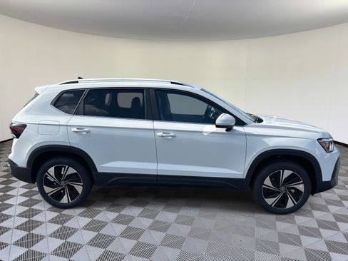 New 2025 Volkswagen Taos SE image 2