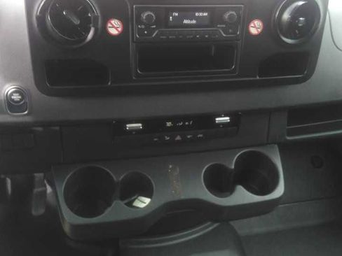 Used 2025 Mercedes-Benz Sprinter 2500 image 5