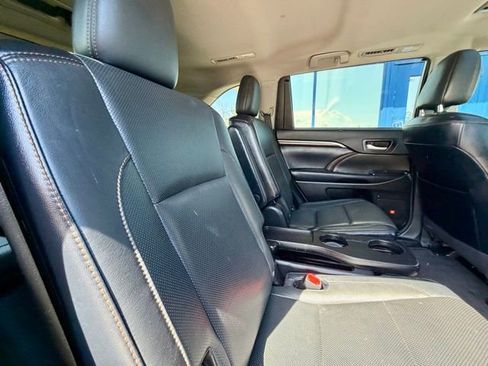 Used 2016 Toyota Highlander Limited image 25