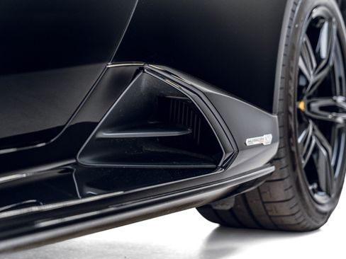 Used 2021 Lamborghini Huracan EVO RWD image 27