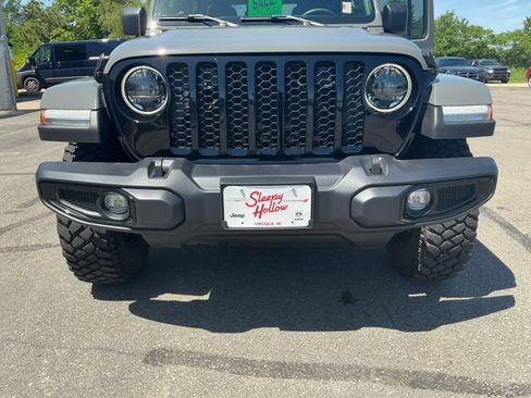 Used 2023 Jeep Gladiator Sport AWD/4WD image 15
